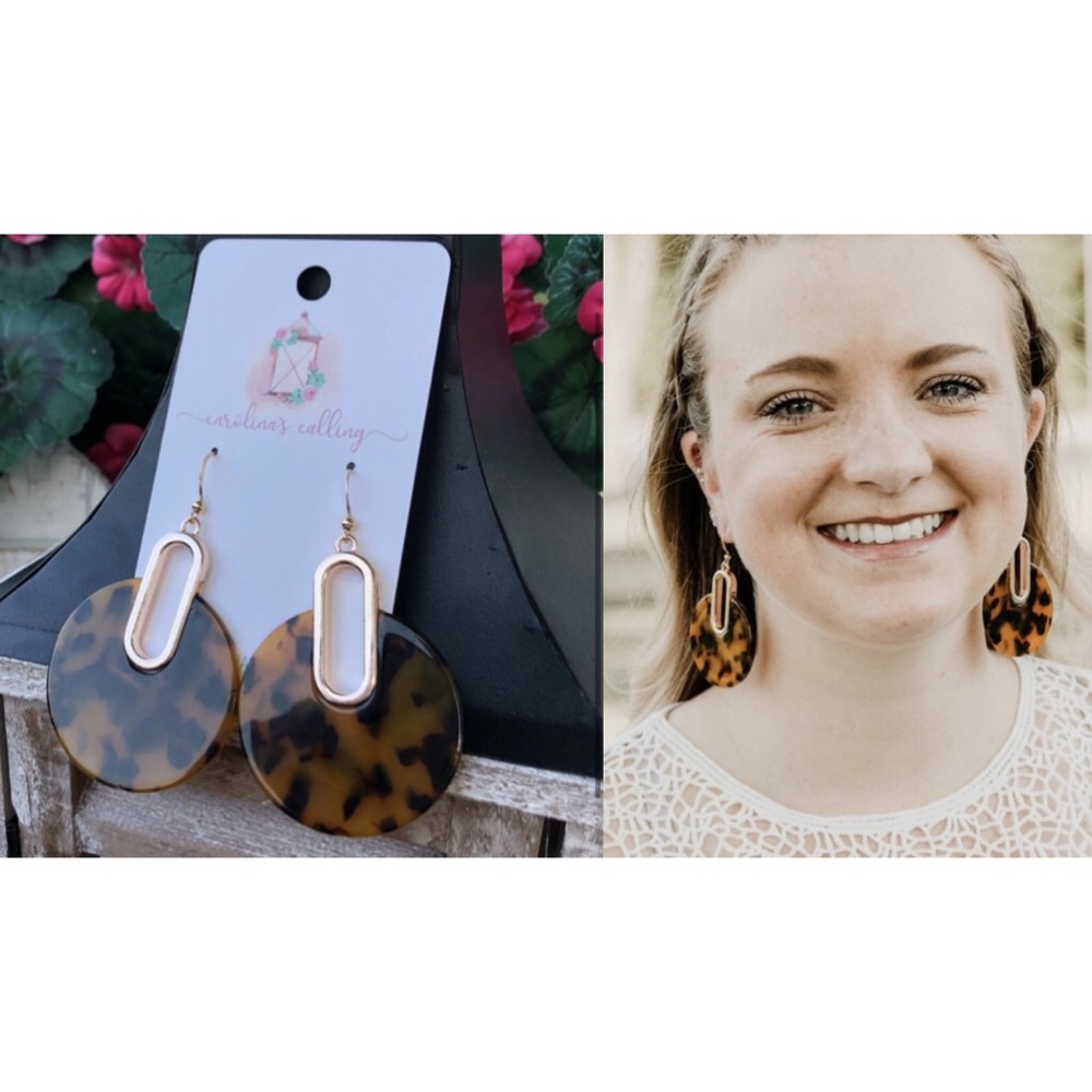Tortoise Shell Acrylic Earrings - Picture 2 of 3